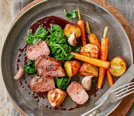 Loin of lamb, wilted spinach, carrots & rosemary potatoes recipe