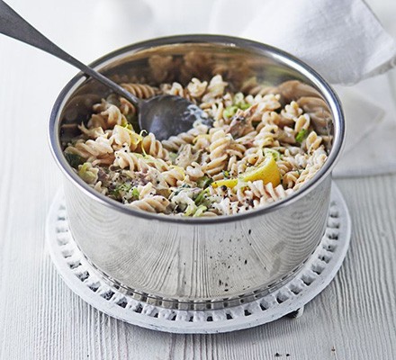 Lemon & pepper mackerel pasta recipe 