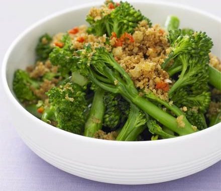 Broccoli with garlic & chilli breadcrumbs recipe