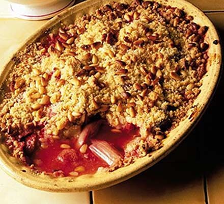 Rhubarb and strawberry crumble recipe 