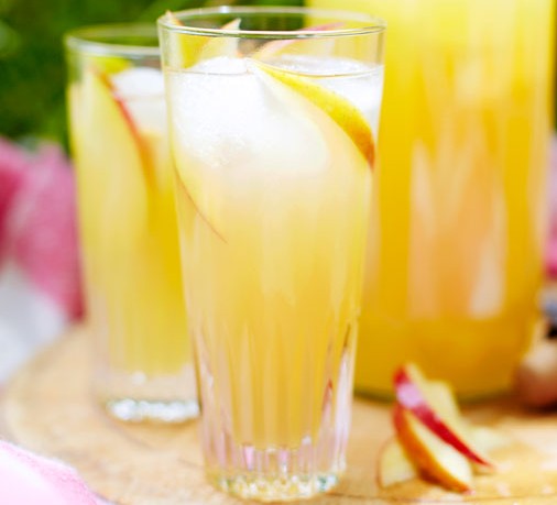 Apple & elderflower gin cocktail recipe 