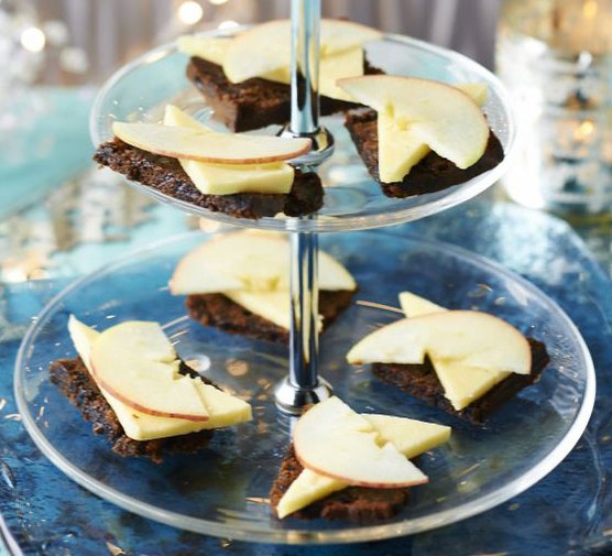 Fruitcake with cheese & apples recipe 
