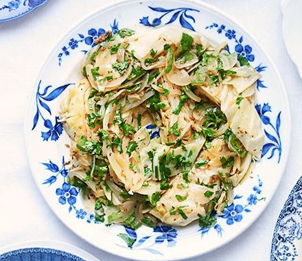 Pointed cabbage in white wine with fennel seeds recipe