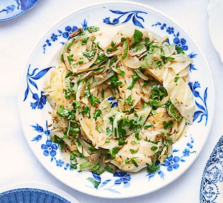 Pointed cabbage in white wine with fennel seeds recipe 