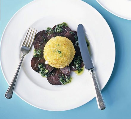 Baked goat's cheese with beetroot, honey & thyme recipe 