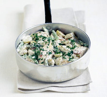 Chicken fricassée with new potatoes & asparagus recipe 