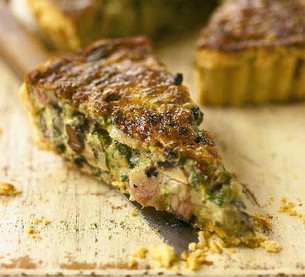 Rocket, mushroom & bacon quiche recipe 