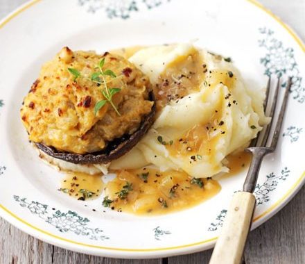 Mushroom rarebit with mash & thyme gravy recipe