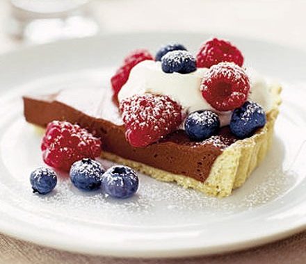 Chocolate tart with crème fraîche & raspberries recipe