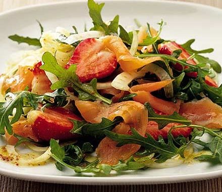Salmon, strawberry & fennel salad recipe
