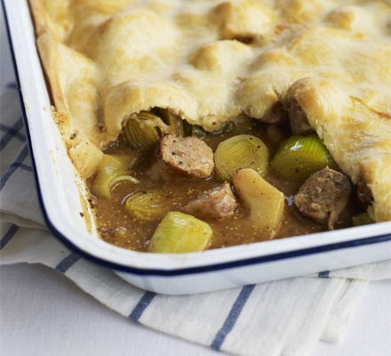 Sausage, apple & leek pie recipe 