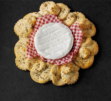 Fennel & poppy seed cracker wreath recipe 