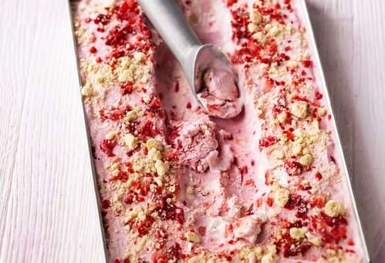 Strawberry shortbread frozen yogurt recipe