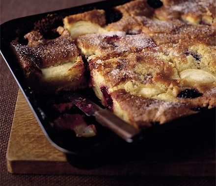 Bramley & blackberry tray cake recipe
