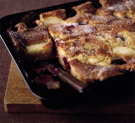 Bramley & blackberry tray cake recipe 