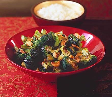 Stir-fried broccoli with cashews & oyster sauce recipe