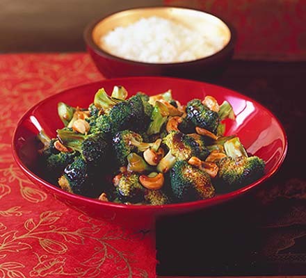Stir-fried broccoli with cashews & oyster sauce recipe 