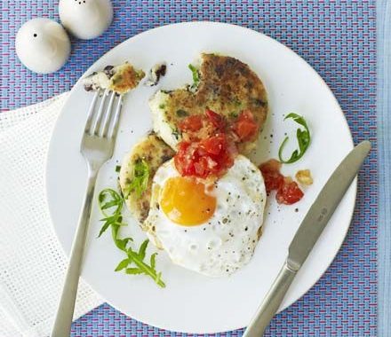 Black pudding potato cakes with fried eggs & tomato chutney recipe