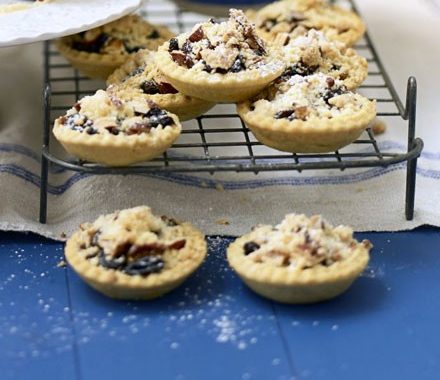 Easy mince pies with crunchy crumble tops recipe